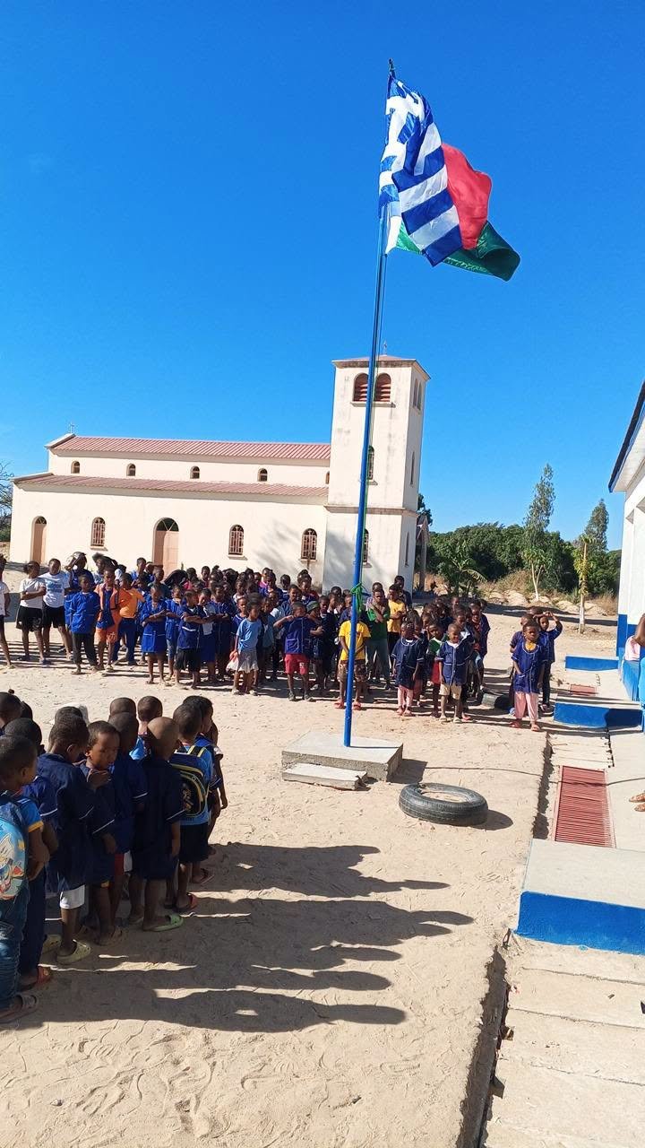 The Greek flag flies over the “Samaria” school